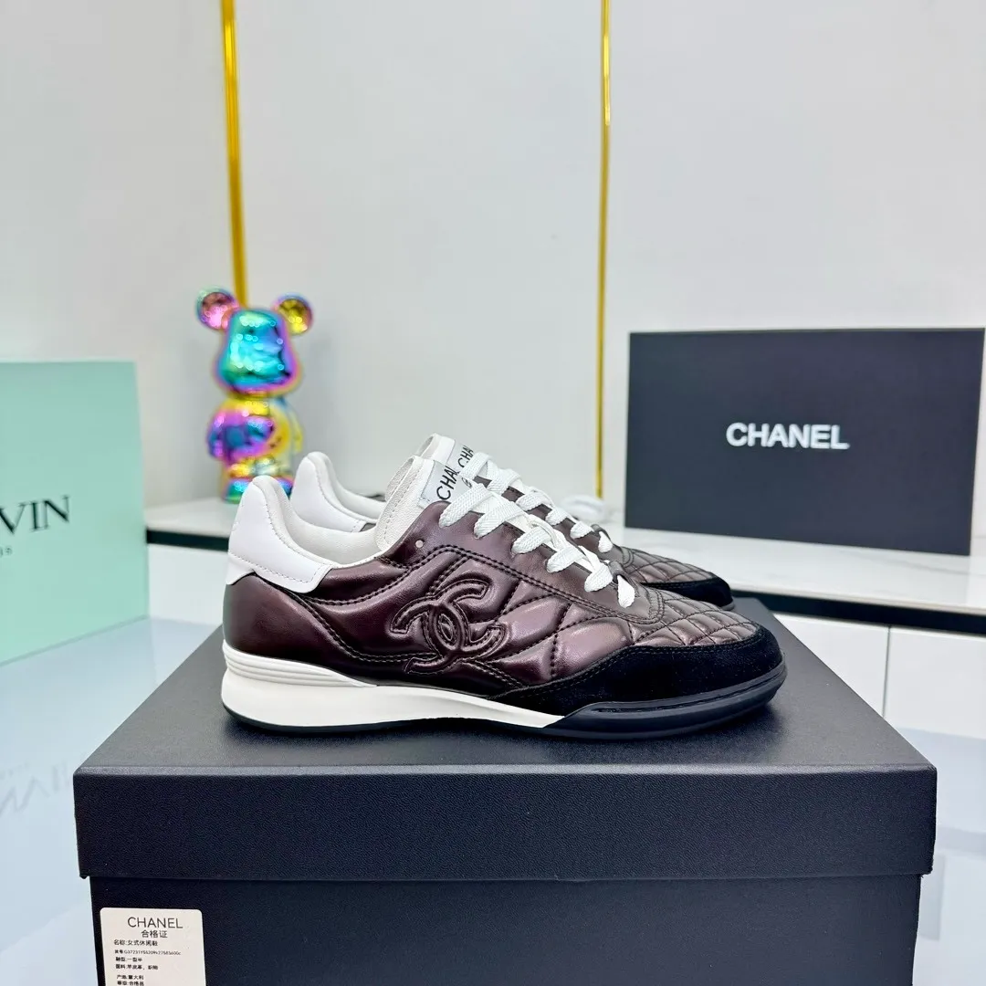 👟👟Ex-factory price 620👟👟 Top version Chanel Chanel - 2025 counter top casual sports shoes This sneaker is a classic design; the upper is electro-embroidered with a variety of techniques; the outsole is fashionable and sporty; it is extraordinary and incorporates a variety of color matching elements... The diversified mix and match is very beautiful and versatile, and can be used for leisure, fashion, sports and outdoor... ꫛꫀꪝ Go➫ Material: ❶Upper is made of: original cowhide ❷Inner lining is made of: original imported sheepskin ❸Outsole is based on: original TPU combination outsole Special counter boutique packaging complete set for women 35–41